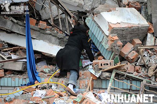 【快讯】截至5月19日12时,中国四川汶川8级地震已造成34073人遇难,245