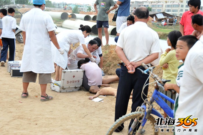 31】快訊:疏港大道東施工路段淹死3個小孩,家屬痛不欲生(搶救現場)