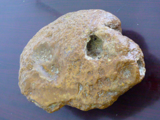 中国万年一逾宝石惊现南流江(图)