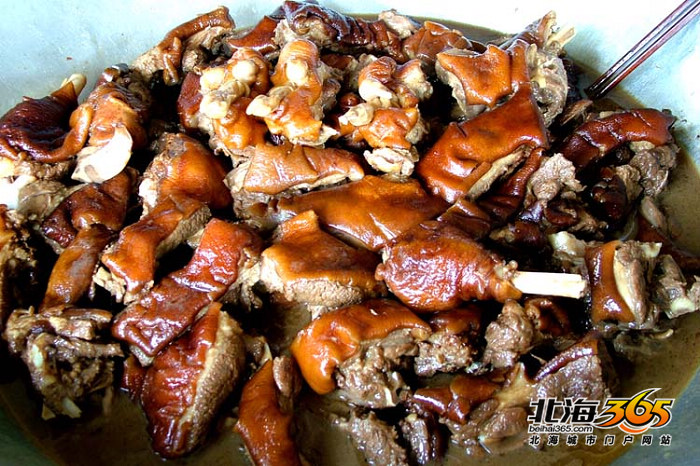 夏至将到闻香识狗味小小杀狗店老板就预计一个狗肉季将能赚7000元图