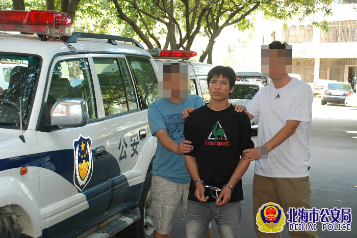 北海警方60小时速破ˇ17"抢劫杀人案件(犯罪嫌疑人指认现场图)