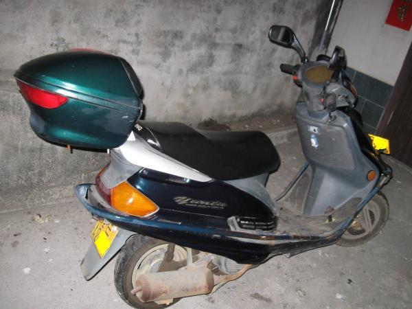 转让:02年3月嘉陵125女式踏板摩托车一辆,3000元