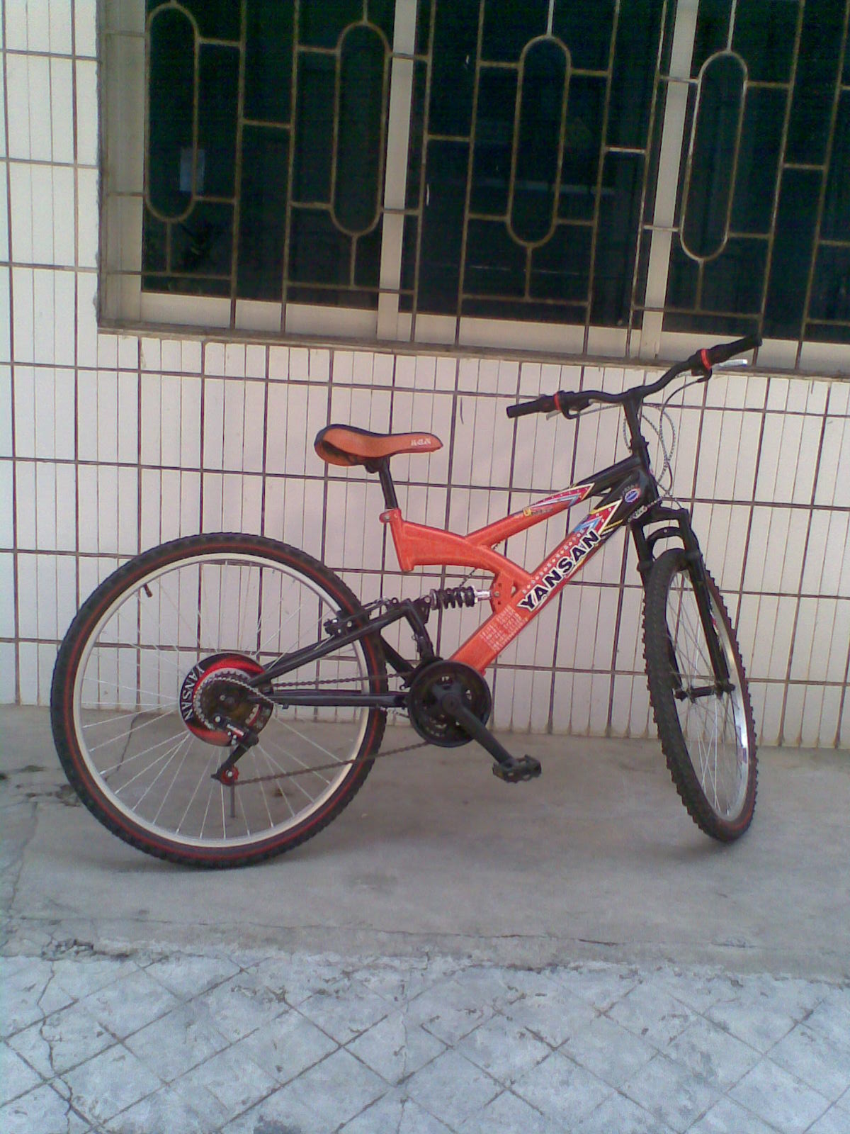 转让:9.9成新自行车跑车一辆,350元