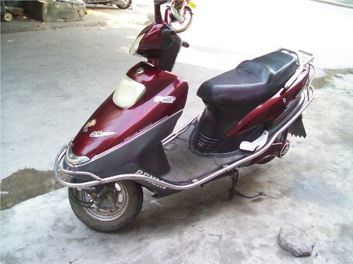 转让:八成新大公主电动车,1200元(实物图)