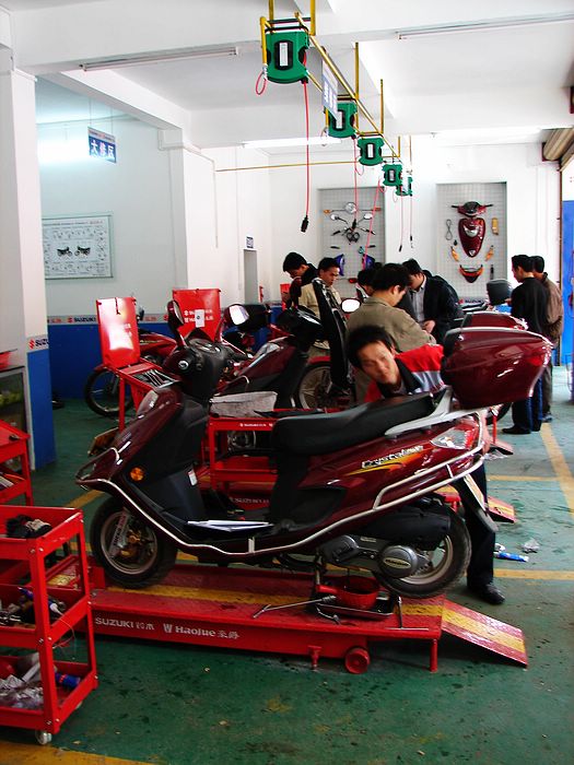 摩托车修理店内部图片图片