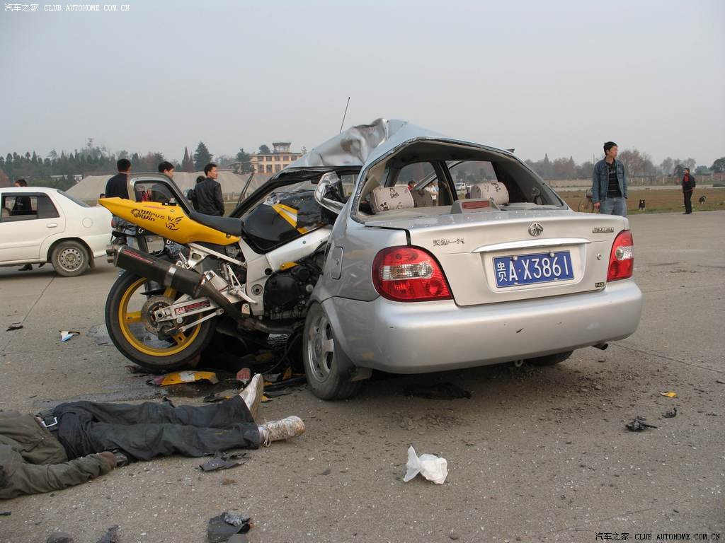 (转贴)黄蜂撞夏利,可怕!-摩托车友会-北海365网(beihai365.com)
