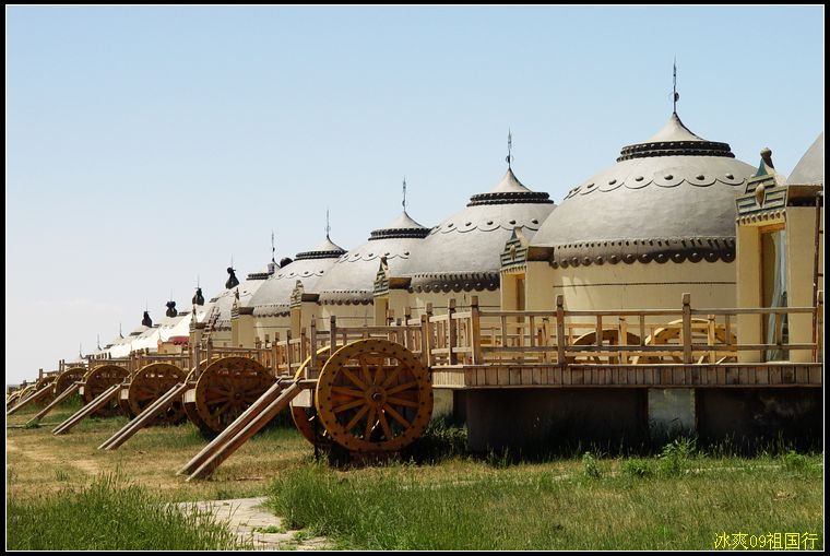 摩托车友会 帖子 格根塔拉草原旅游中心拥有现代住宿包48顶;豪华战车