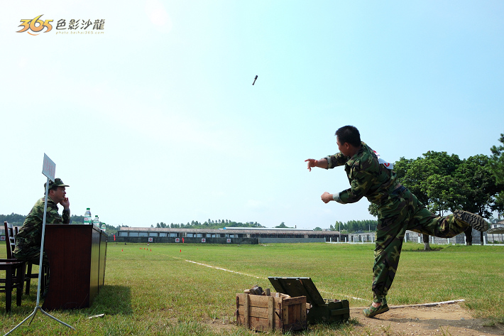 几个投弹的精彩镜头