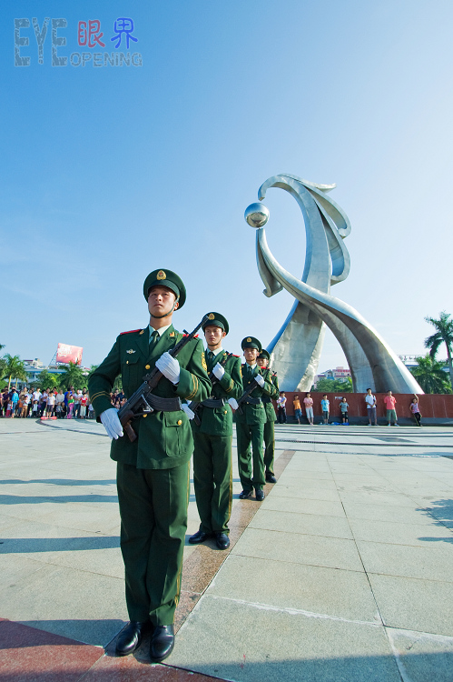 英气勃勃的护旗手.