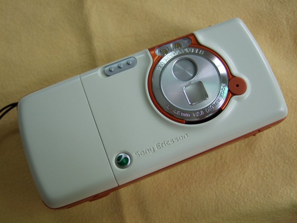 转让:索爱w800几乎全新,1100元