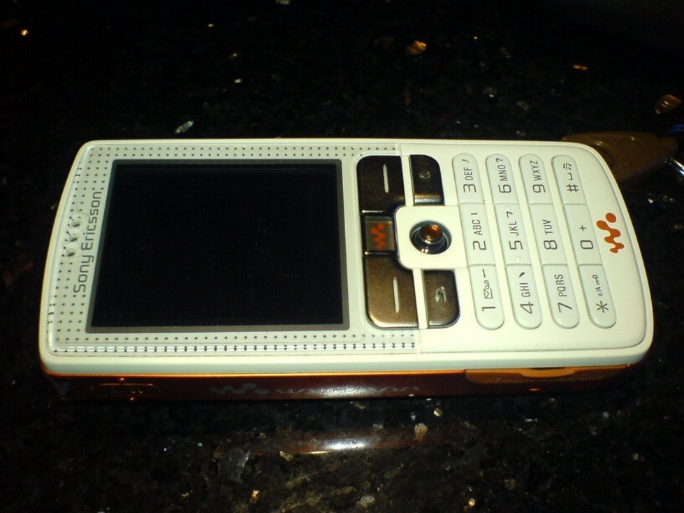 转让:索爱w800几乎全新,1100元