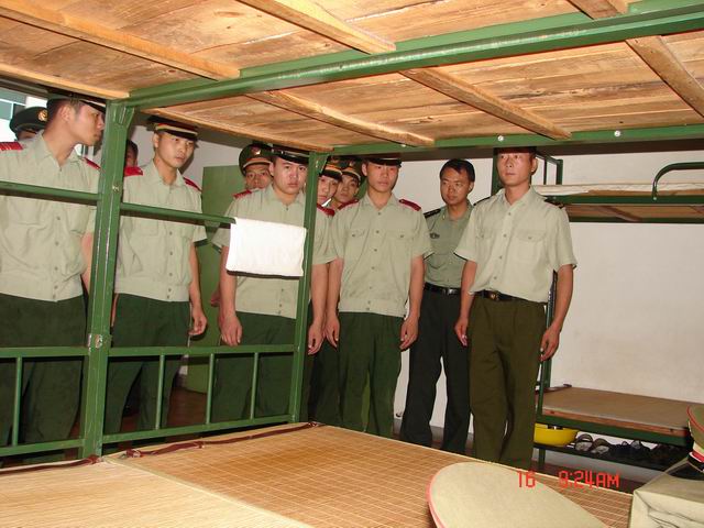 参观位于广东梅州南口镇的二炮部队