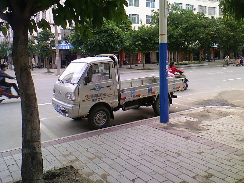 转让:哈飞黑豹单排坐车(实物图)