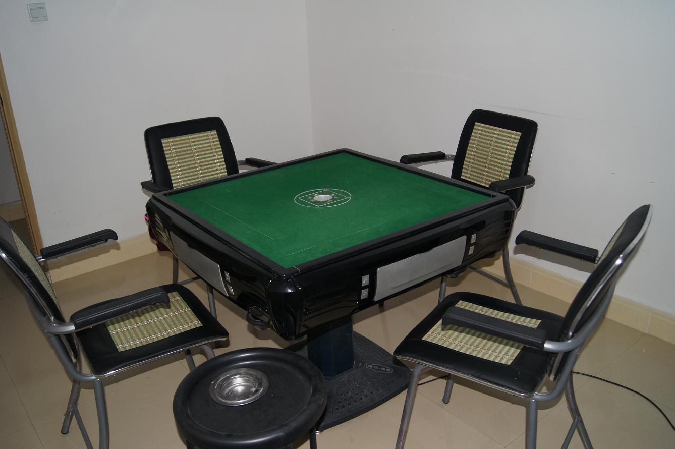 转让:九成新雀康麻将机,1450元(实物图)