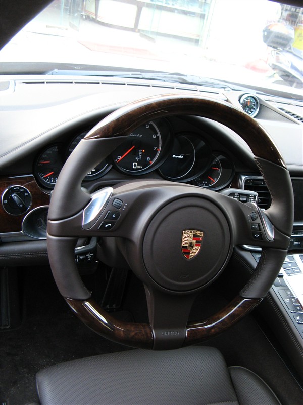 北海街头实拍保时捷panamera图片有更新