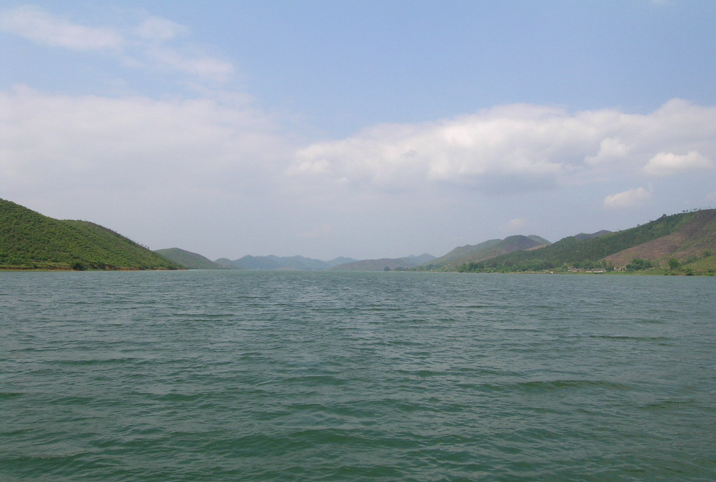 4, 乘船前往曲樟水库.