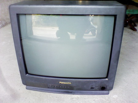 怀念那个年代!用了二十多年的电视机拜拜了(图)