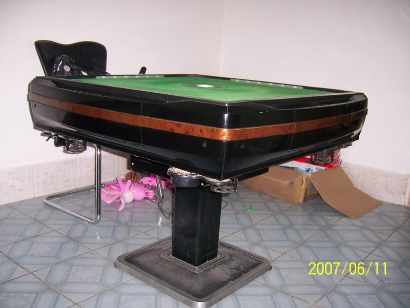 转让:8.5成新二手上海立明麻雀机一台,2200元