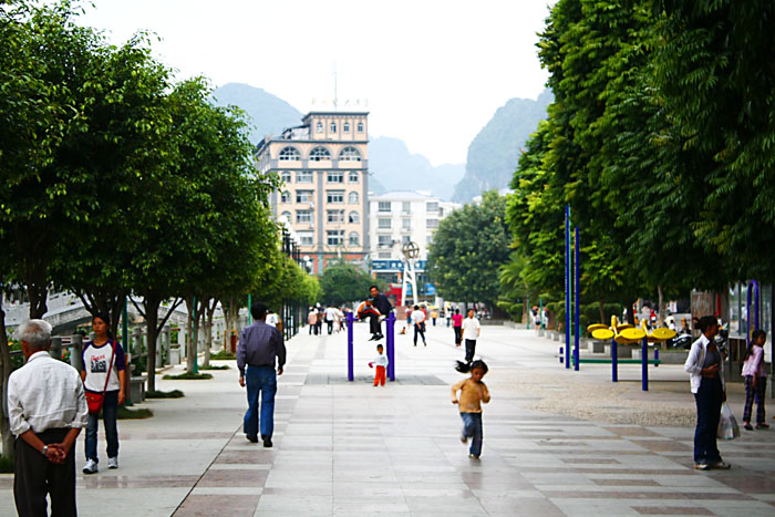 凭祥市区,刚开发的新生城市,充满朝气.