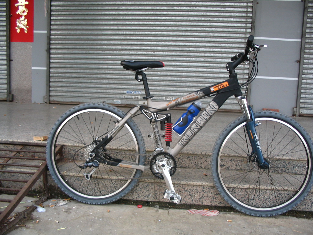 四连杆碟刹版到货,1580元开始抢咯