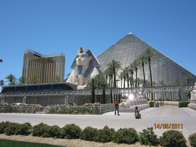 美国《小西贡》和《赌城》掠影