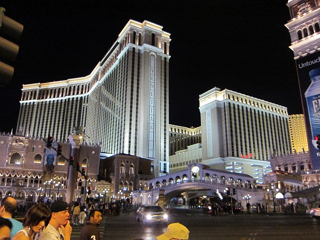 美国《小西贡》和《赌城》掠影