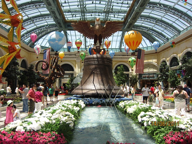 美国《小西贡》和《赌城》掠影