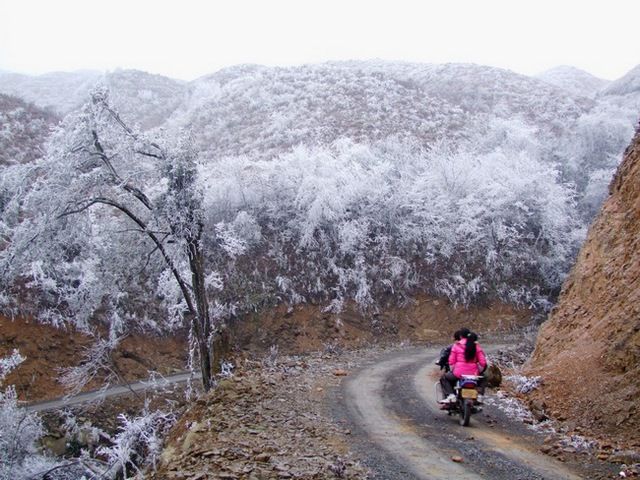 我们广西也有下雪的时候啦乐业大石围天坑的首场雪