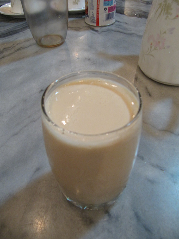 加热一下淡奶,其实都想试一下黑白奶,不过不知北海那里有卖咧,求地址