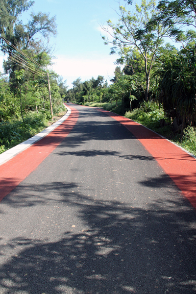 潿洲島彩色公路即將建成通車