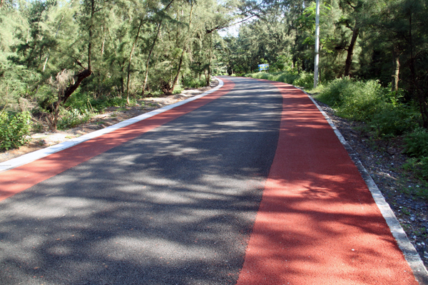 潿洲島彩色公路即將建成通車