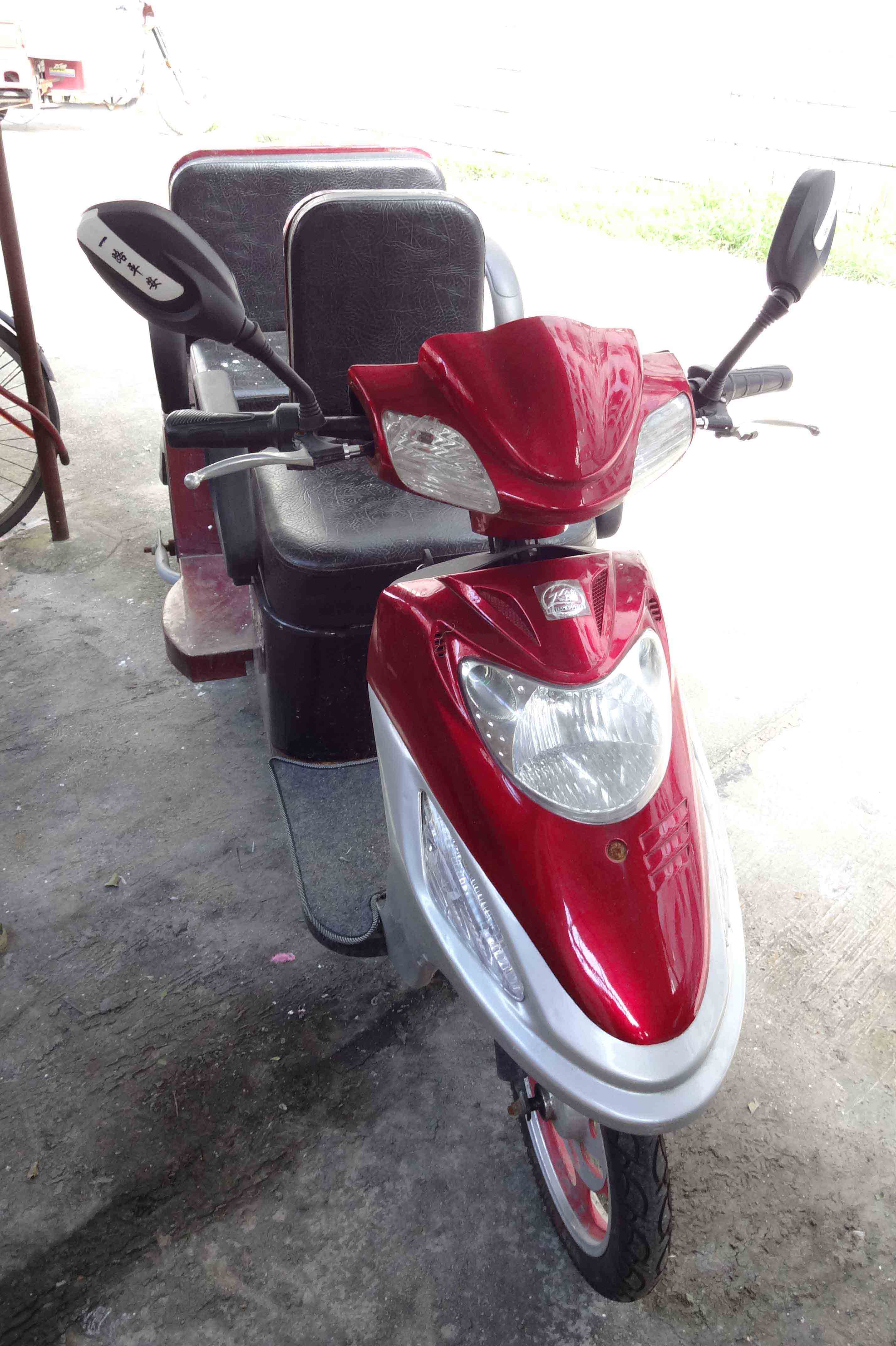 12年1月飞鸽牌三轮电动车有发票,想要的给个价