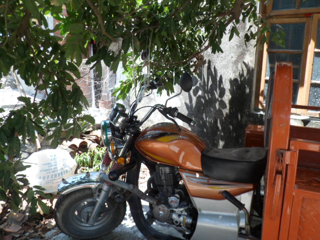 现有一台2011年7月份购买的黄川三轮摩托车转让,150机头,车斗有