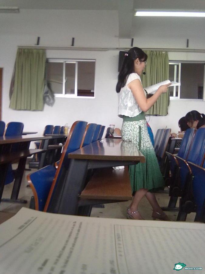 盘点2012年偷拍老师丝袜的集合