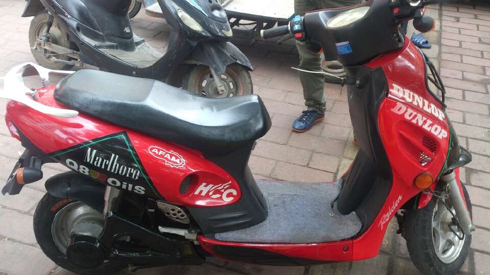 转2008款电动车8成新,1500元接小刀