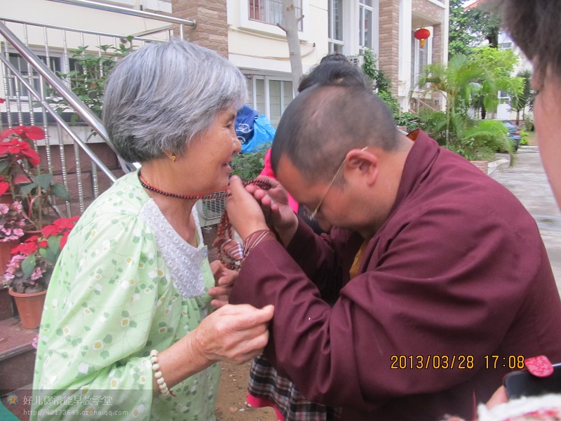 昂翁洛绒土登.曲吉尼玛仁波切,--活佛和孩子们!