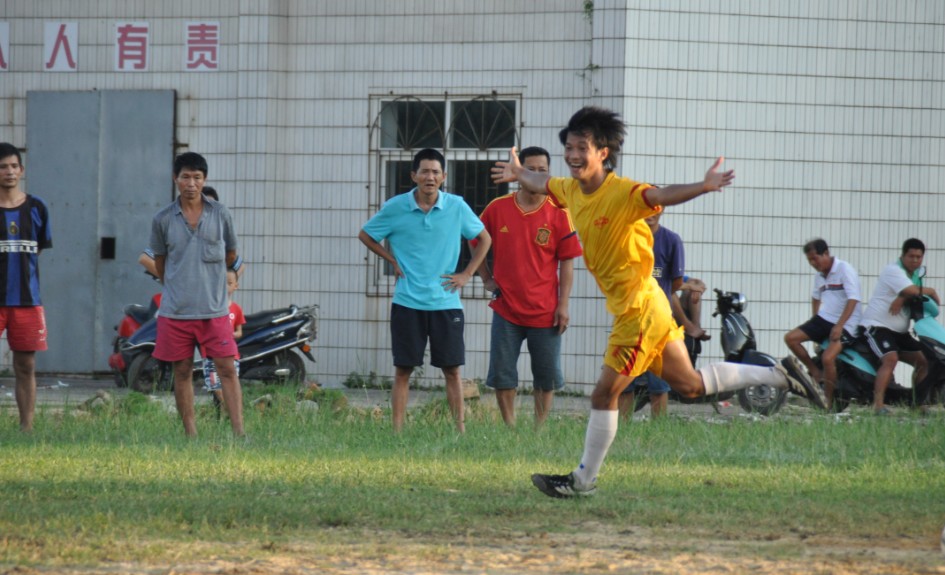 2013海城区休渔杯:双子星头球 抽射扳平 林潮海2救点球助高德夺冠