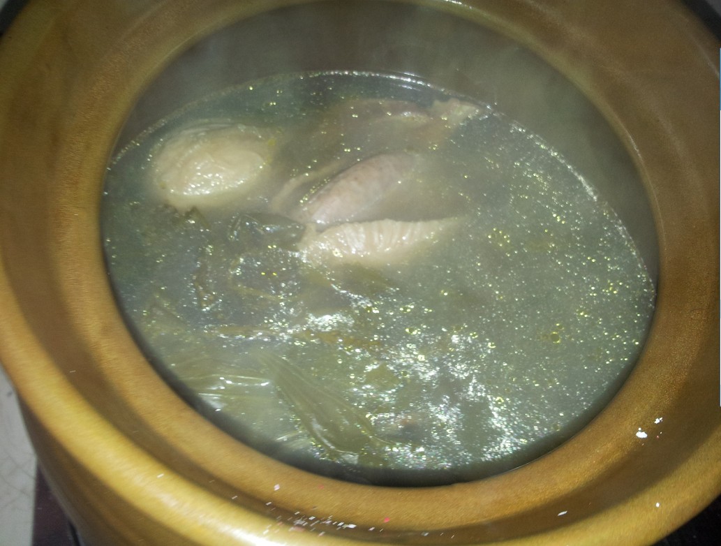 每天一汤之15车前草炖猪小肚