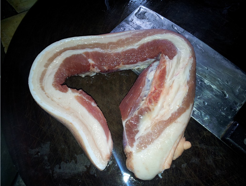 小碳炉轻炖慢煲,梅菜猪肉飘香满屋