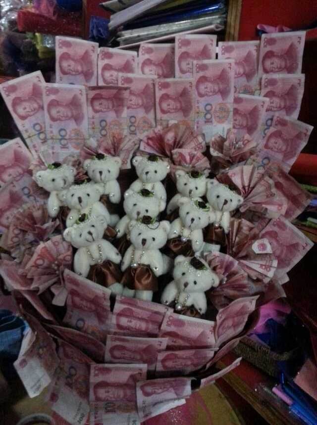 带你看看过去那些亮瞎人眼的玫瑰花束,999朵的玫瑰花束今年价格过万