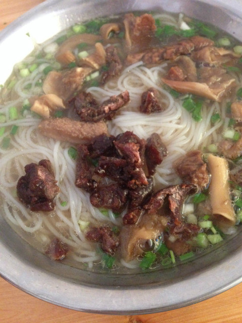 今天吃到一碗正宗的博白牛巴牛腩粉