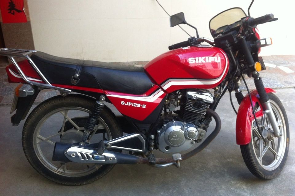 铃木王8成新,发票齐全,车龄2年,车况良好.售价3200$可接小刀!