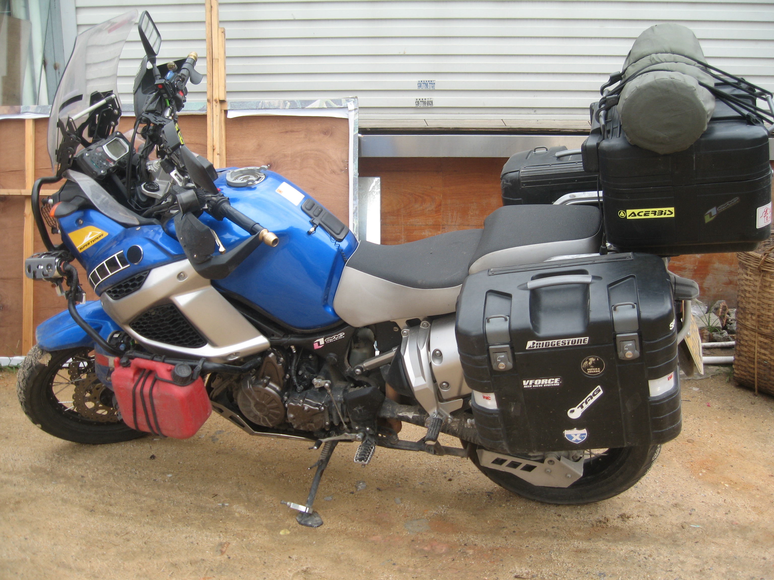 昨天在老街口停车场看见这几部家伙谁能介绍一下