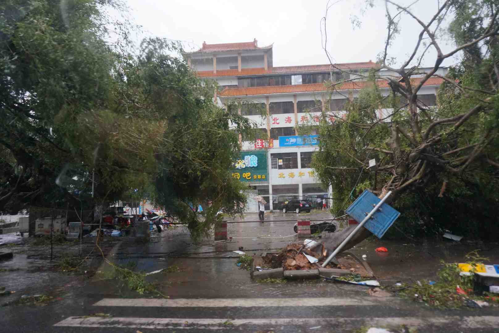 记录超强台风下的北海