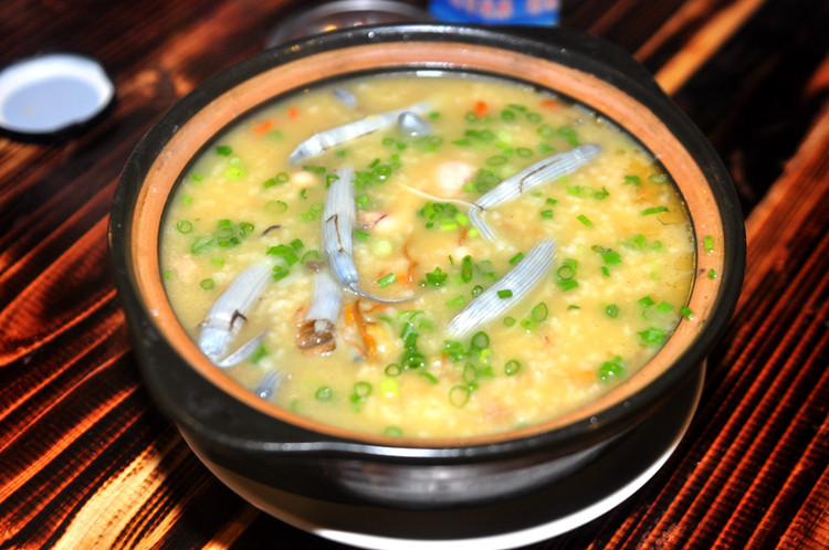 带女神去正典食吧,品尝北海唯一的鸡卵粥,瑶柱咸鱼酱