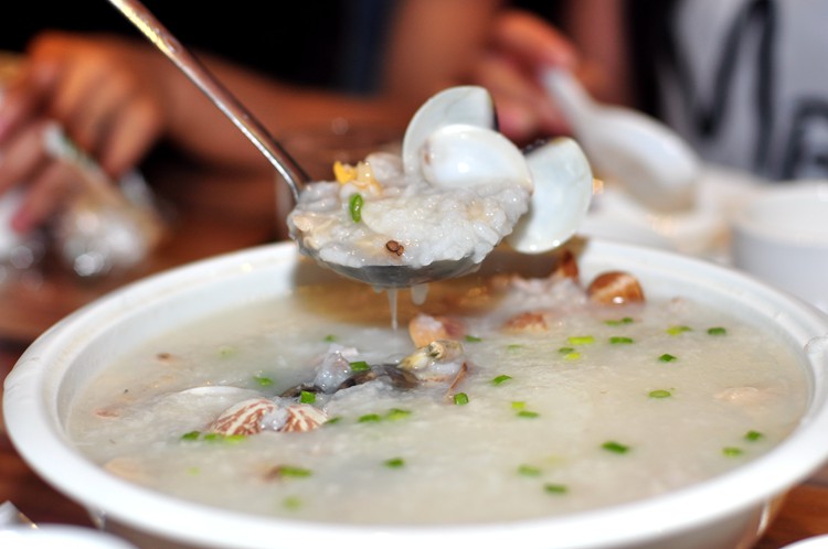 &nbsp;&nbsp;&nbsp;&nbsp;粥里不全是螺,还有不少的肉丝