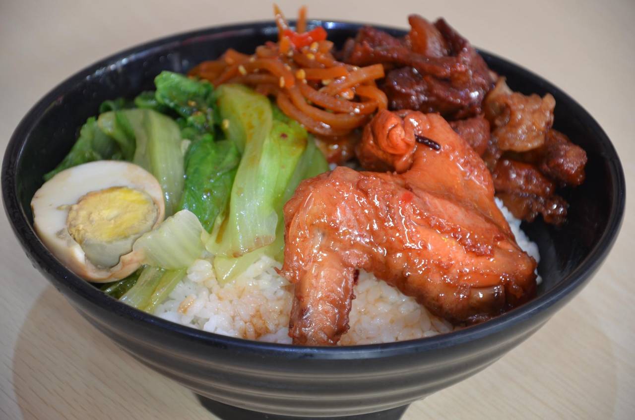 美食诱惑之鸡腿卤肉饭鸡翅卤肉饭我的最爱