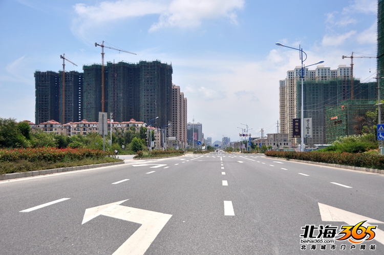 恒大名都门前的上海路,是北海的城市纵向主干道.