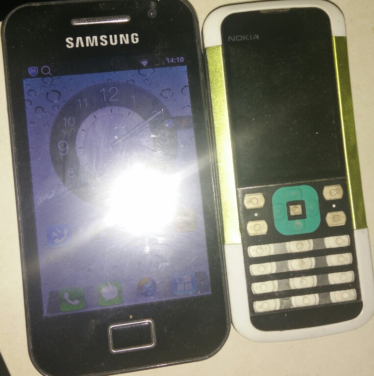 三星s5830i有点问题,可以正常连wifi上网,诺基亚不知道好坏无充电器