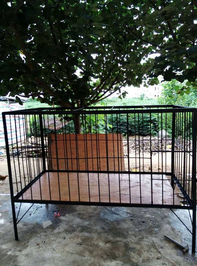 0角铁和10公厘的钢筋做的,不能拆的.